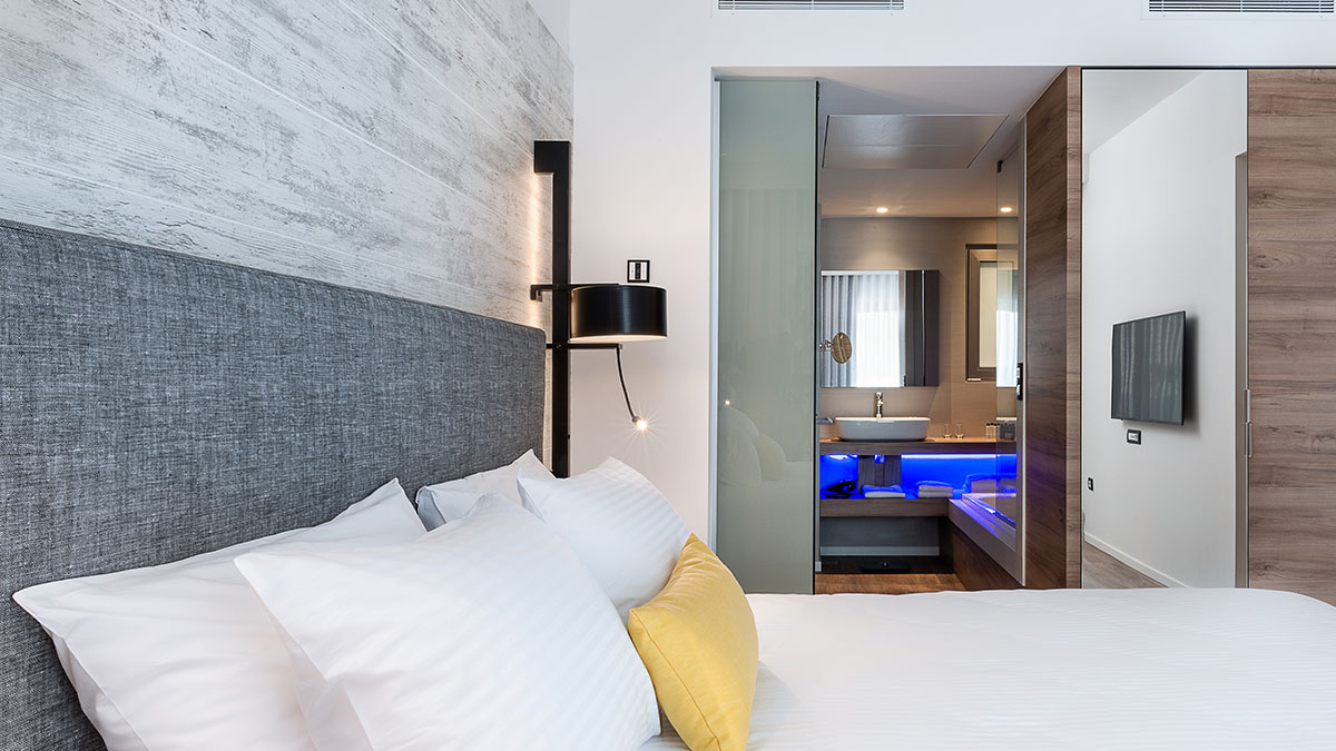 Family Suite Sharing Pool 